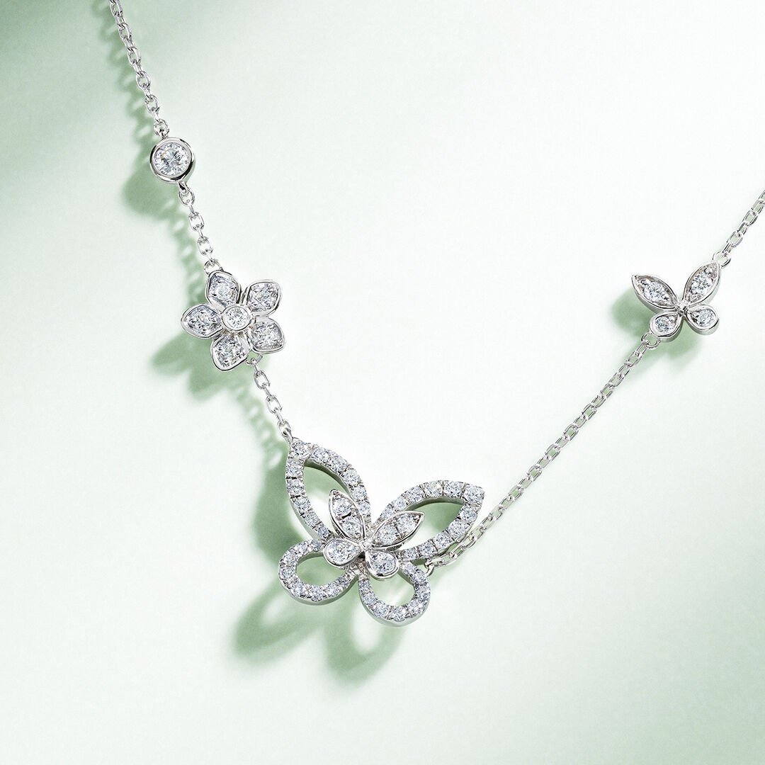 彼女に贈る煌めきに満ちたジュエリーギフト | 特別なラグジュアリー